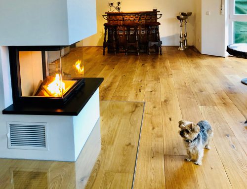 Kamin und Parkett in Kombination – Romantik pur